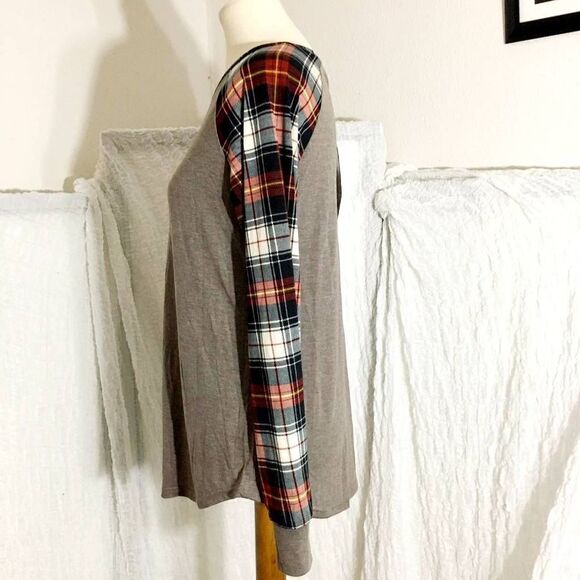 Grace & Emma NWT Solid/Plaid Top Size Small - Picture 2 of 6